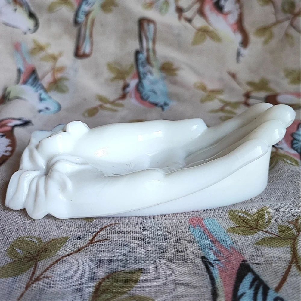 Avon? White Milk Glass Open Single Hand Fingers Trinket Soap Dish Floral Leaves